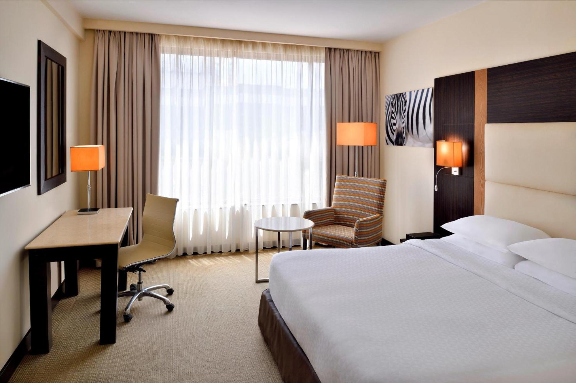 Four Points By Sheraton Nairobi Hurlingham Екстериор снимка